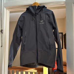 Arc’teryx Beta SL Hybrid Jacket Size medium - excellent condition.